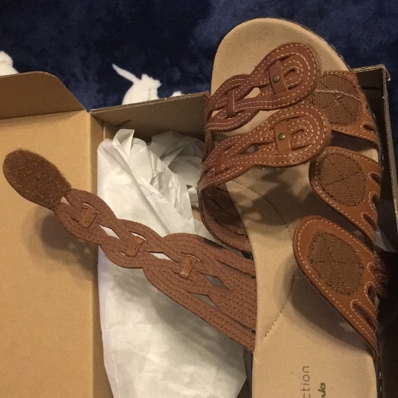 Clark’s women adjustable straps sandals.  NEW! - Picture 6 of 7